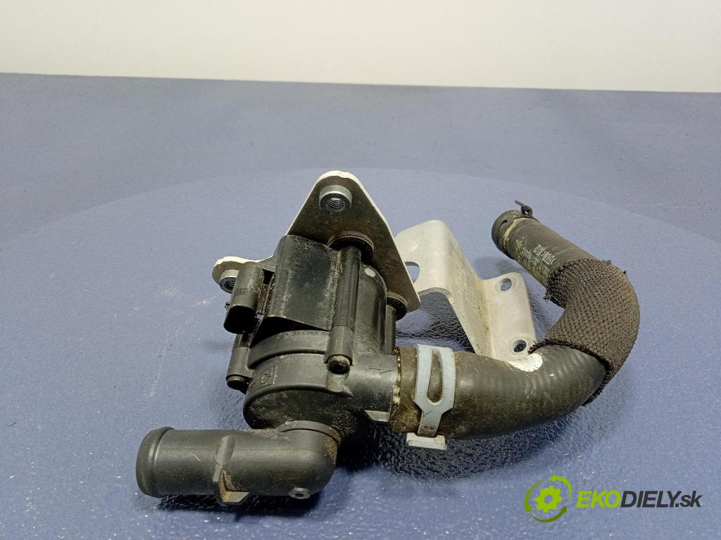 Audi SQ8 2022 čerpadlo Voda: 4N0121601A