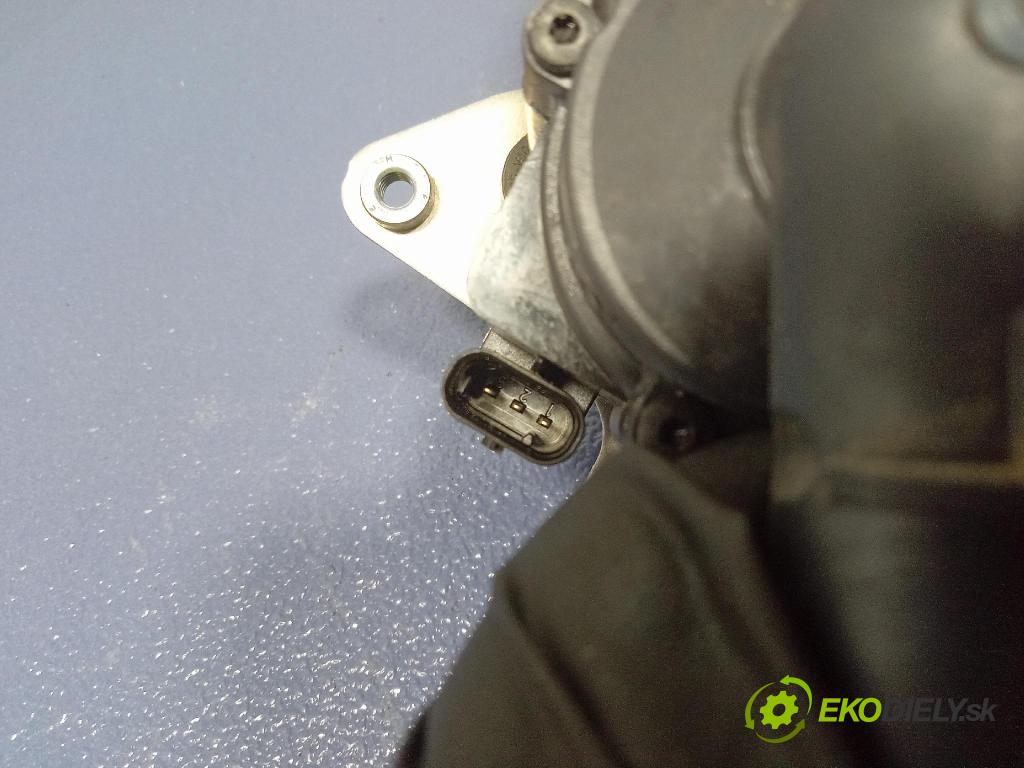 Audi SQ8 2022 čerpadlo Voda: 4N0121601A