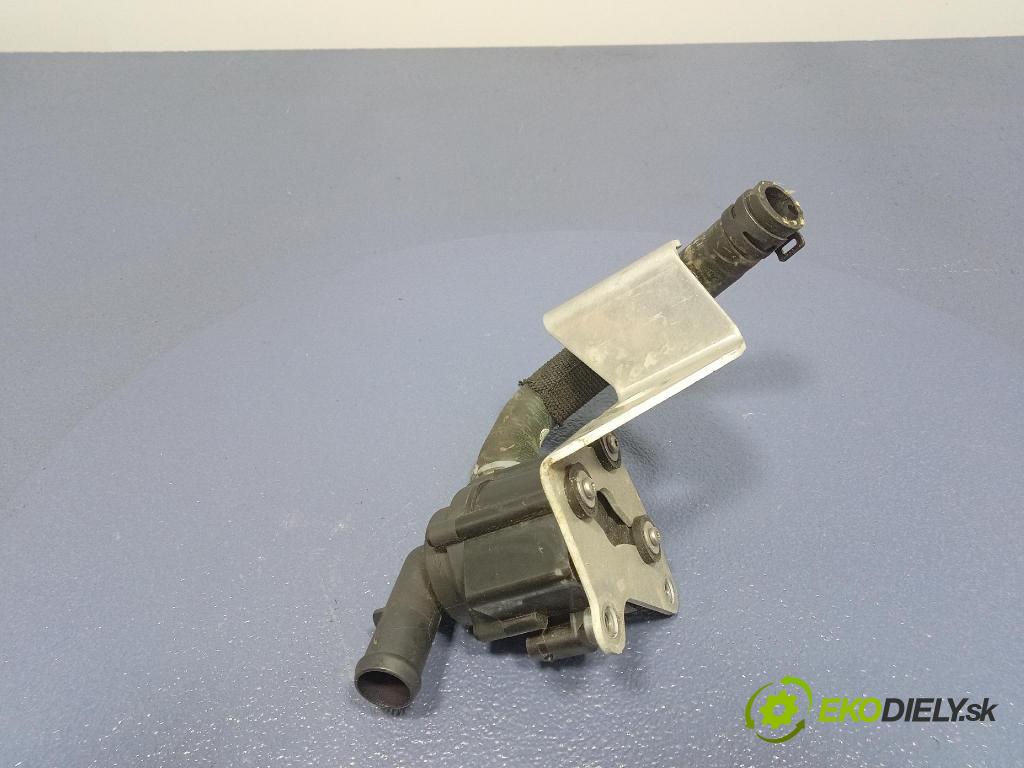 Audi SQ8 2022 čerpadlo Voda: 4N0121601A