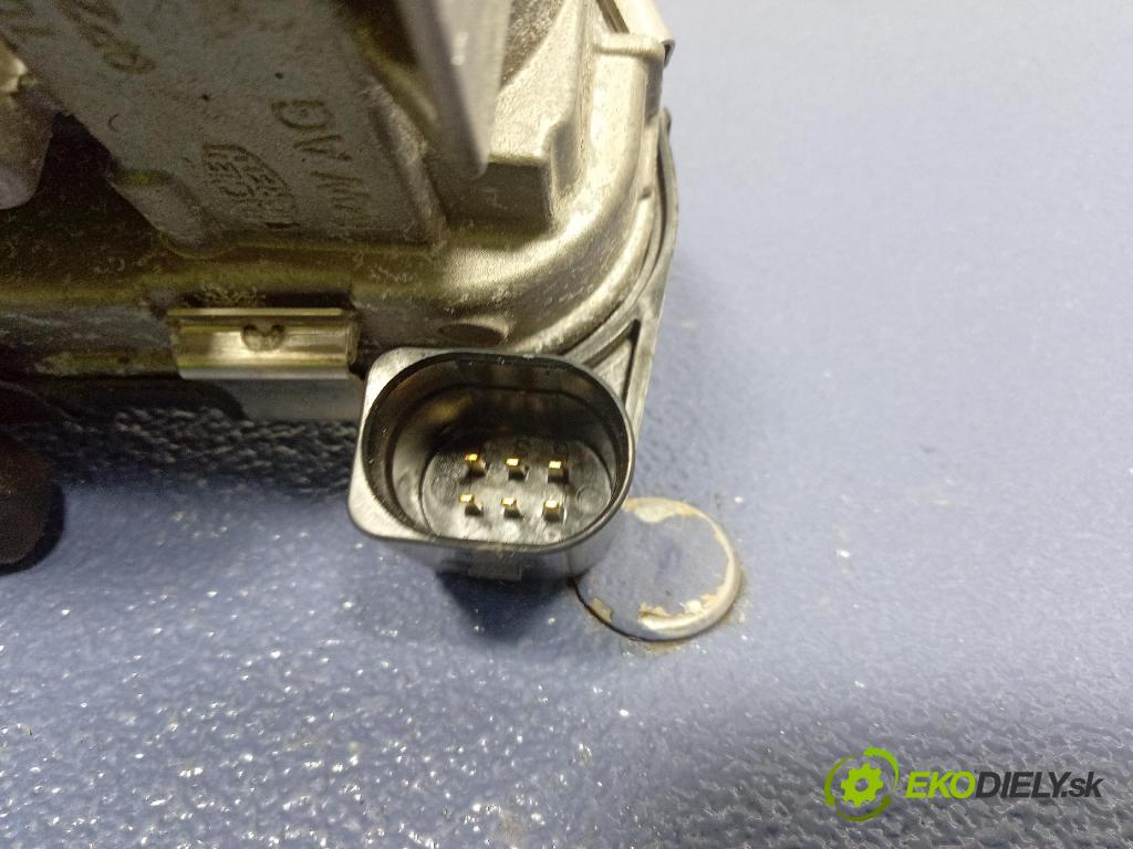 Audi SQ8 2022 klapka 0P2133062B