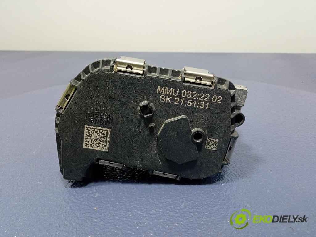 Audi SQ8 2022 klapka 0P2133062B