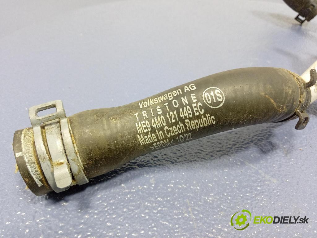 Audi SQ8 2022 rúrka Chladič: 4M0121485CQ