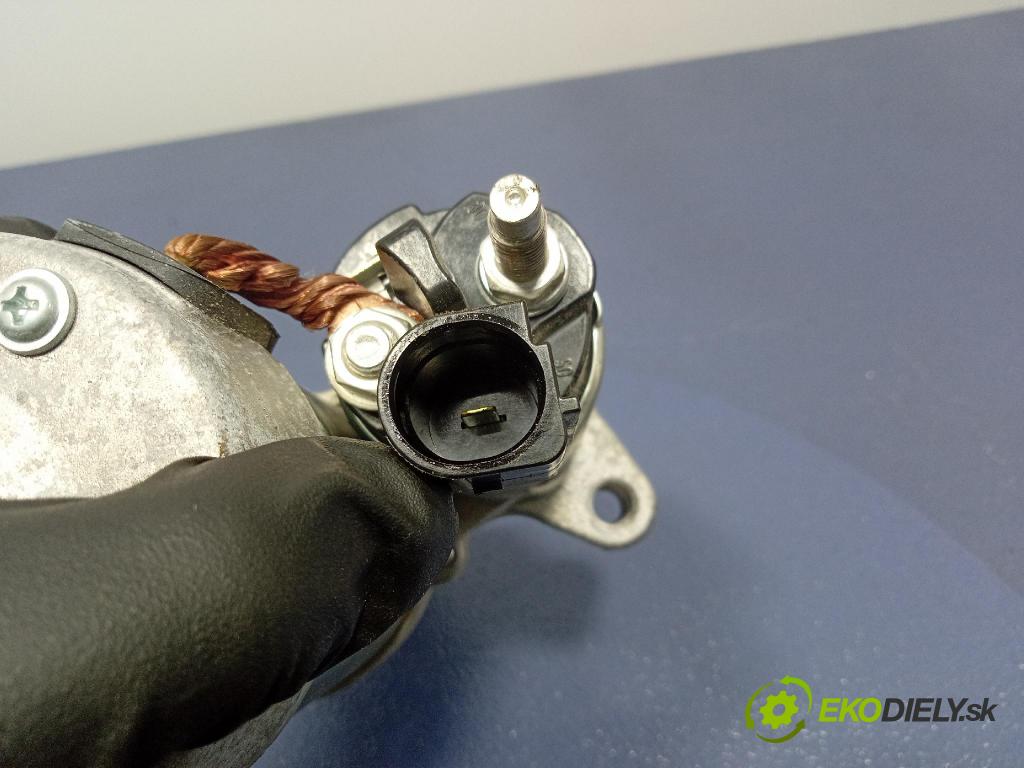 Audi SQ8 2022 štartér 06M911024