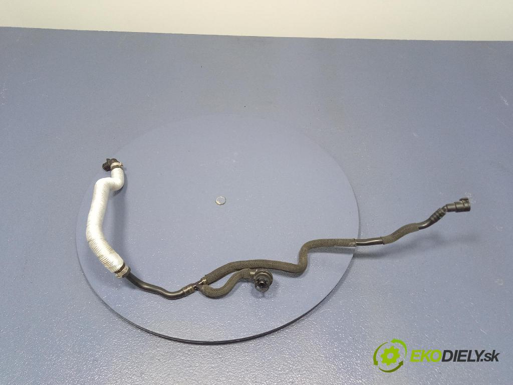 Audi SQ8 2022 trubka Vzduch: 4M0611931