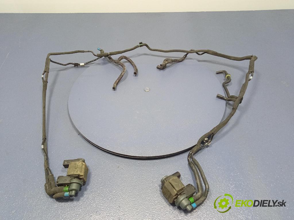 Audi SQ8 2022 trubka Vzduch: 06M906627A