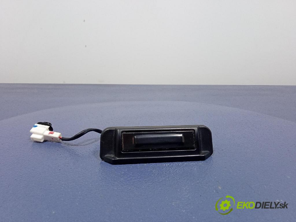 Hyundai I20 2015 rukoväť Klapky: Zadná: