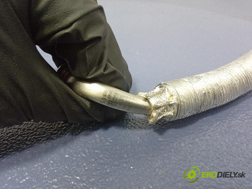 Audi SQ8 2022 rúrka Olej