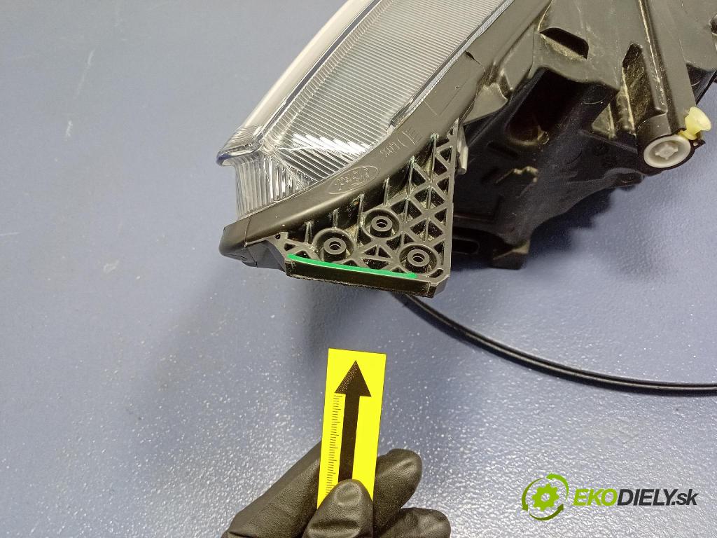 Ford Focus 0 Reflektor: Vľavo: 00220624