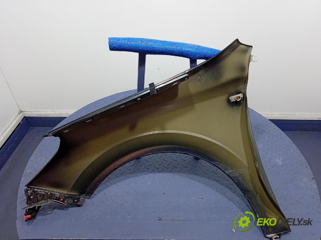 Opel Astra 2009 blatník Predné v pravo: