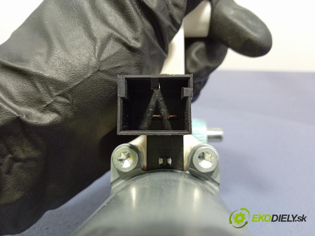 Vw Arteon 2024 mechanismus stahování Sklenka: před Levý: 4K0959801