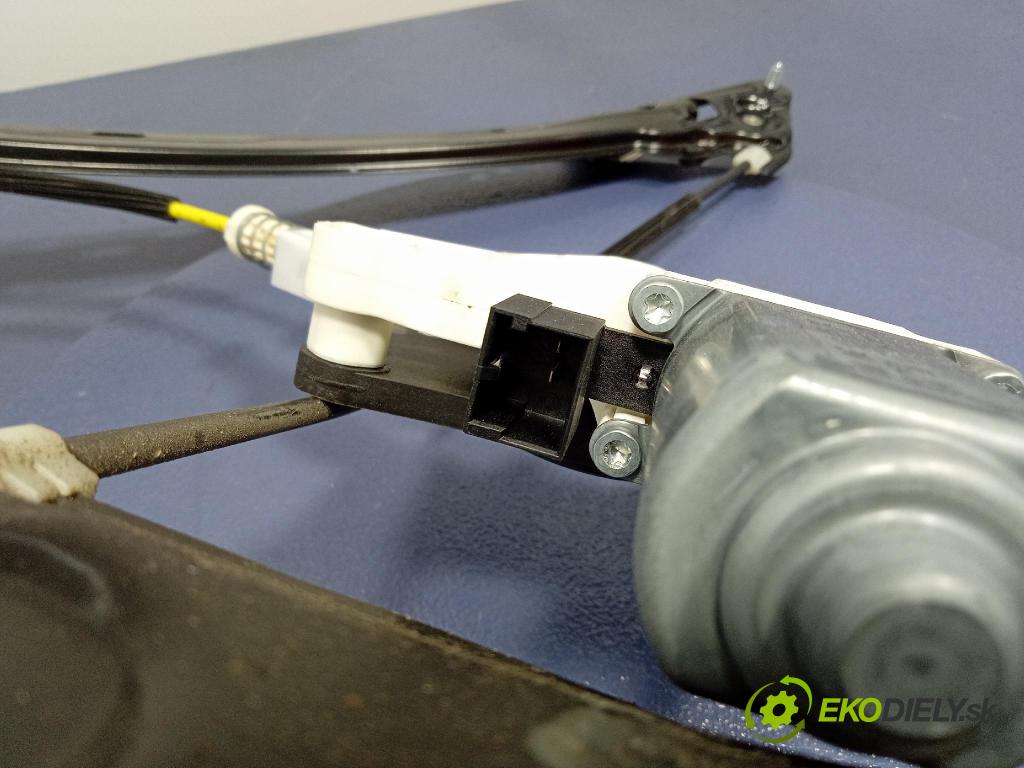 Vw Arteon 2024 mechanismus stahování Sklenka: před v pravo: 3G8837462D