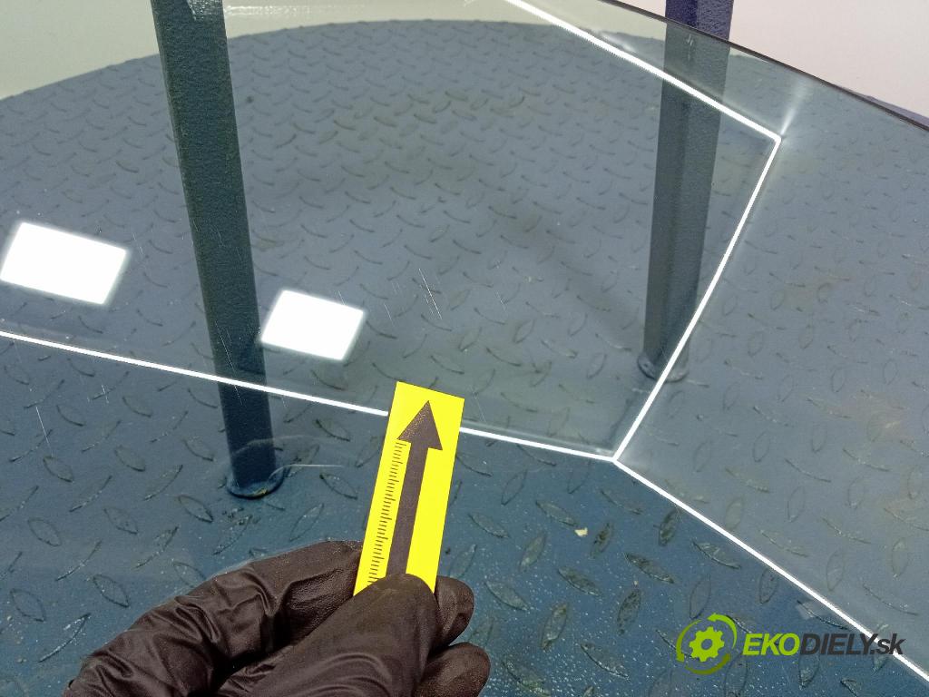 Vw Arteon 2024 sklo dvere Predné Prava: