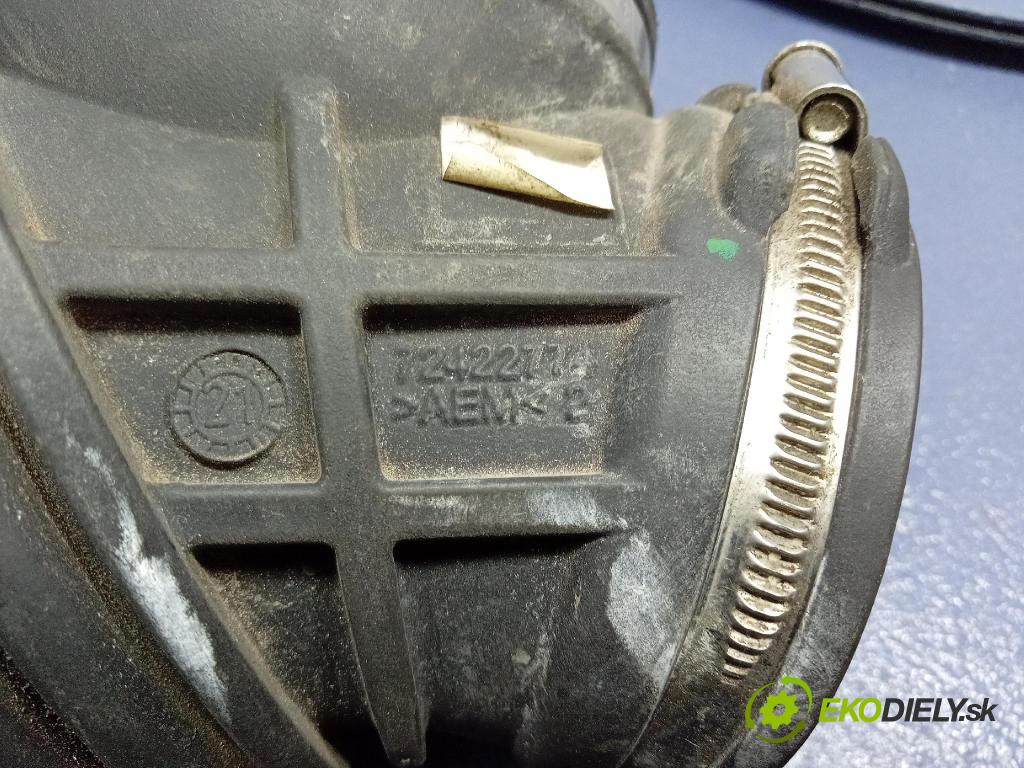 Bmw Seria 3 0 trubka Vzduch: 8656983