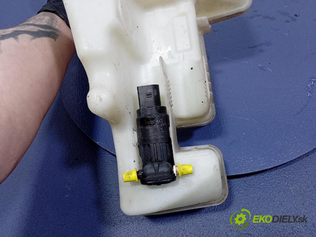 Vw Touran 2007 nádržka Podložka: 1T0955453C