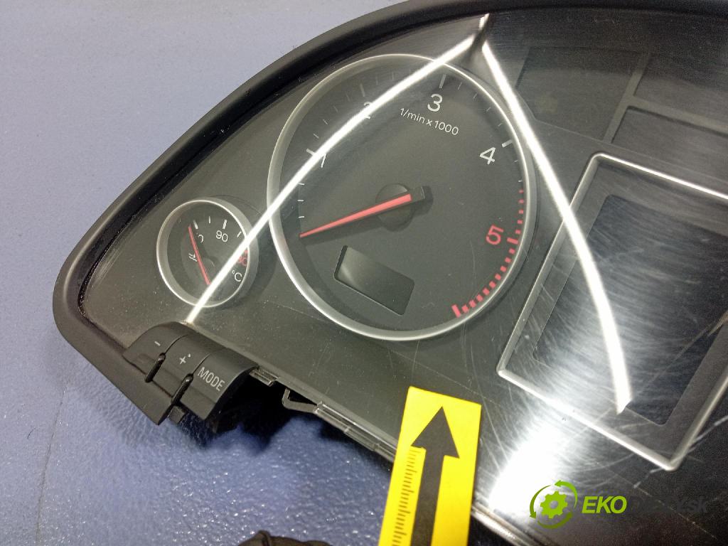 Audi A4 2004 Přístrojová deska 8E0920900M