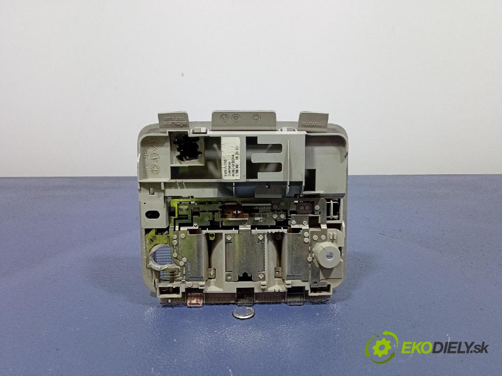 Toyota Corolla verso 2004 Svietidlá: Vnútri: 81263-0F010