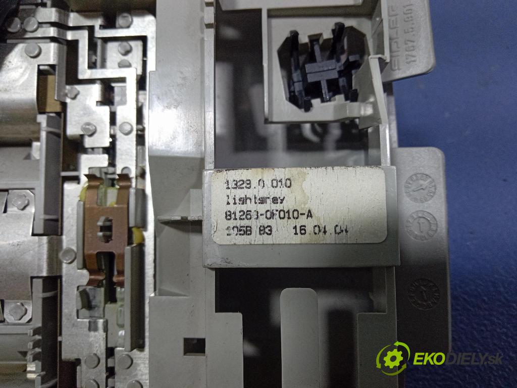 Toyota Corolla verso 2004 Svietidlá: Vnútri: 81263-0F010