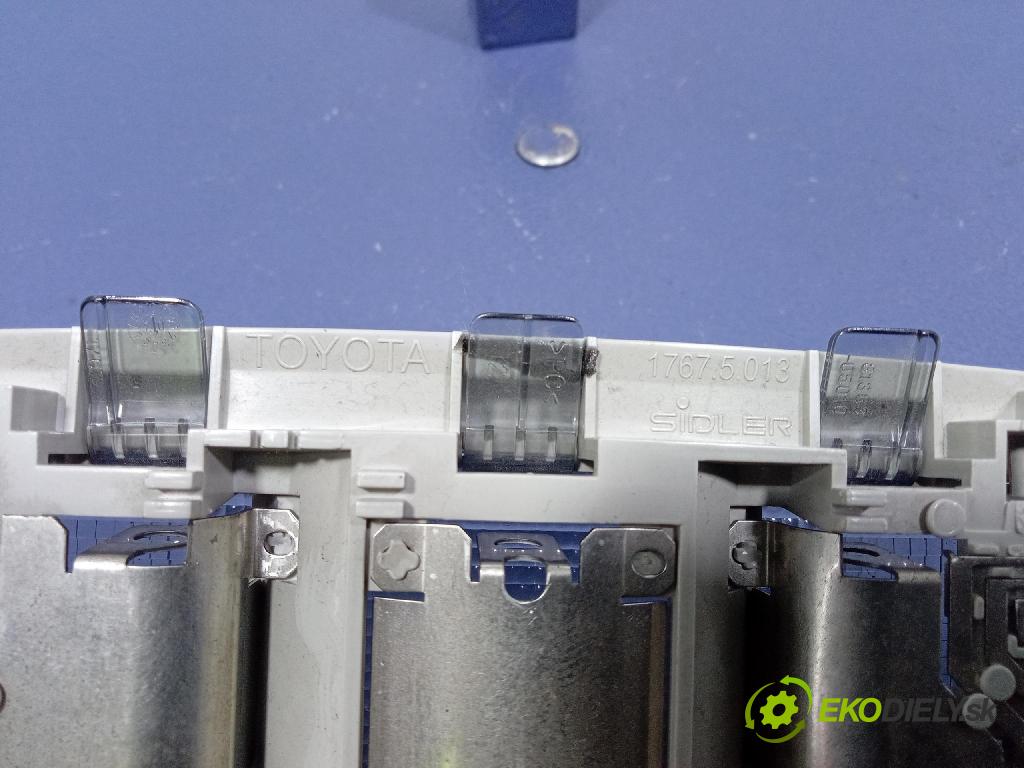 Toyota Corolla verso 2004 Svietidlá: Vnútri: 81263-0F010