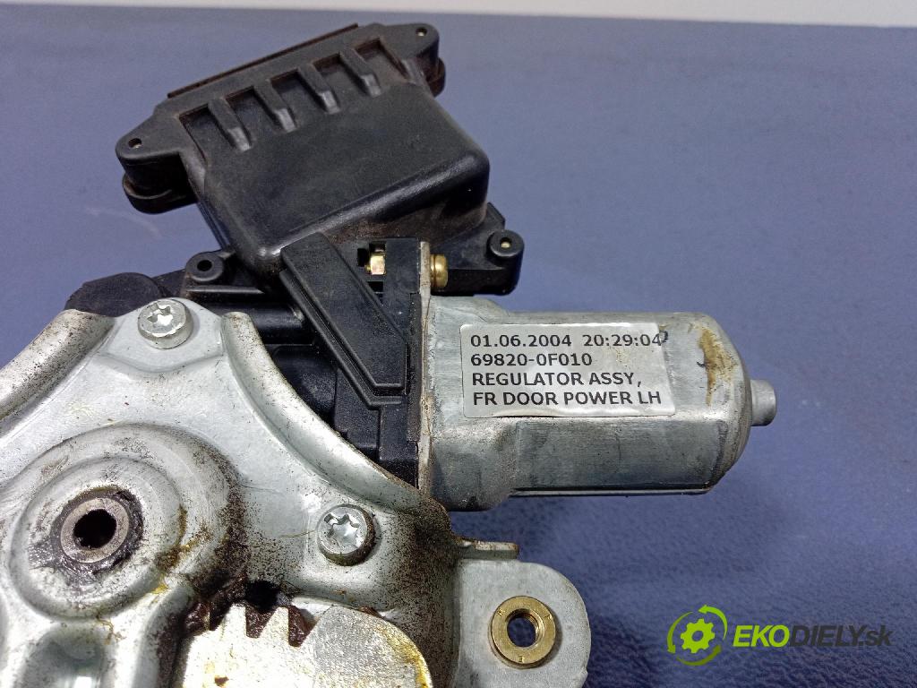Toyota Corolla verso 2004 mechanismus stahování Sklenka: před Levý: 69820-0F010