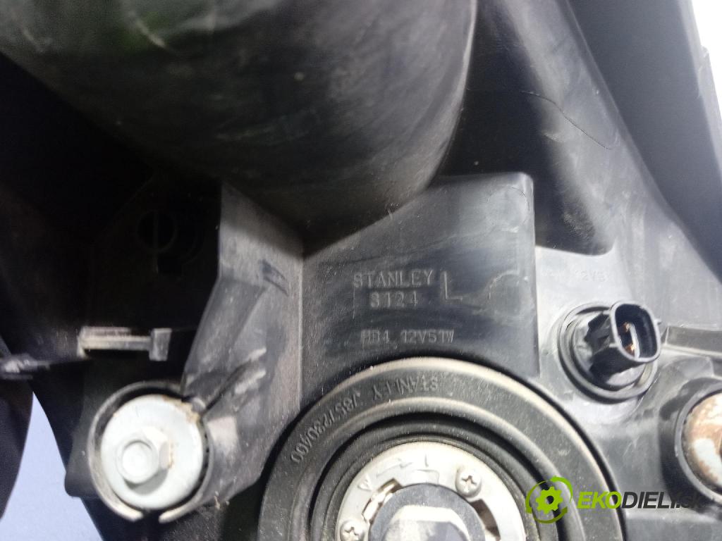 Toyota Corolla verso 2004 Reflektor: Vľavo: STANLEY 0F-03