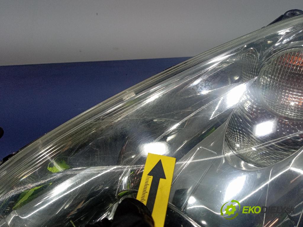 Toyota Corolla verso 2004 Reflektor: Vľavo: STANLEY 0F-03