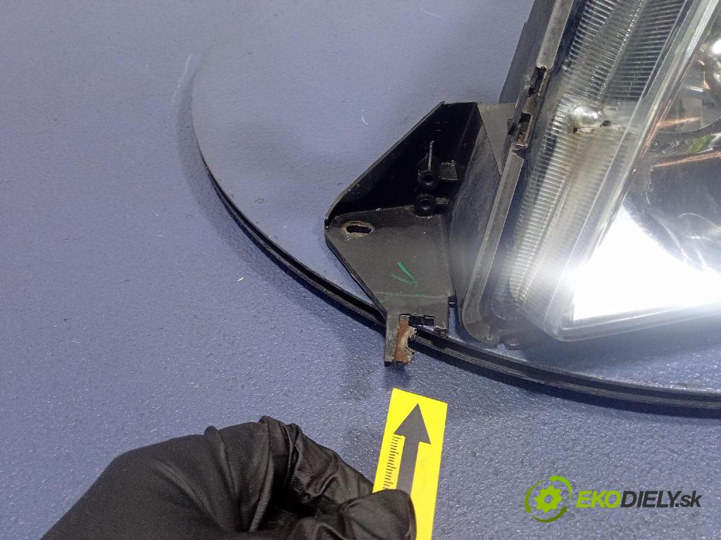 Toyota Corolla verso 2004 Reflektor: Vľavo: STANLEY 0F-03