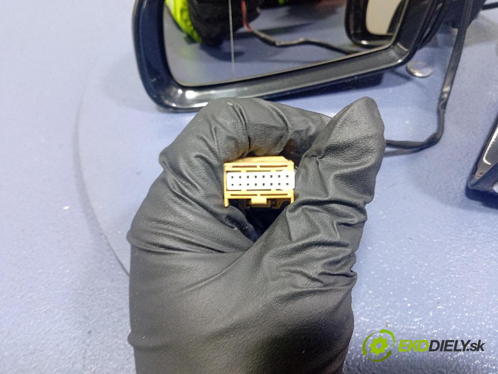 Audi A4 2004 zrkadlo Vľavo: