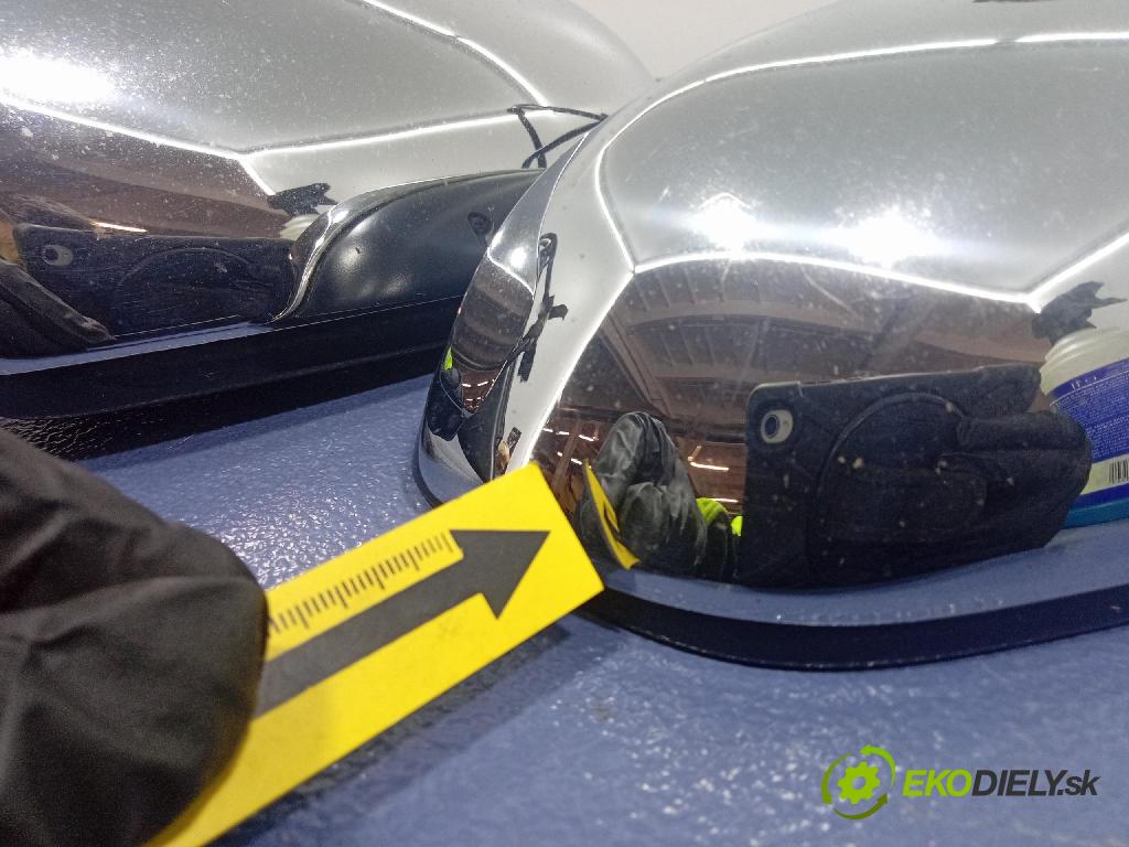 Audi A4 2004 zrkadlo Vľavo: