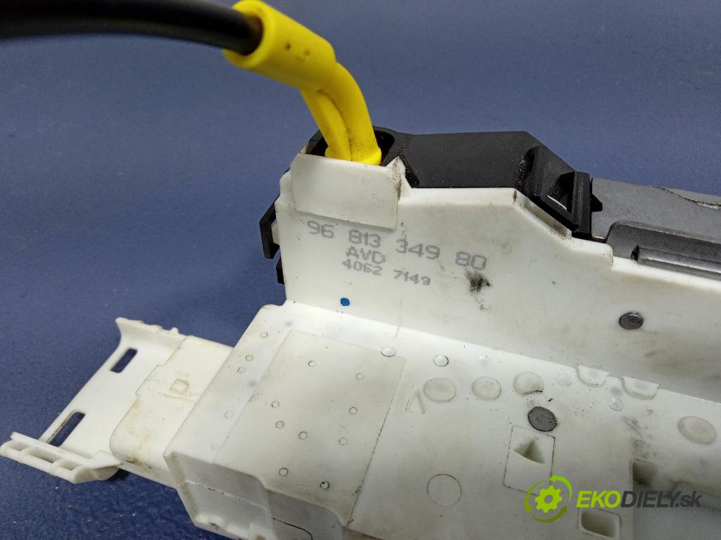 Peugeot Expert 2009 zámek dveře před v pravo: 9681334980