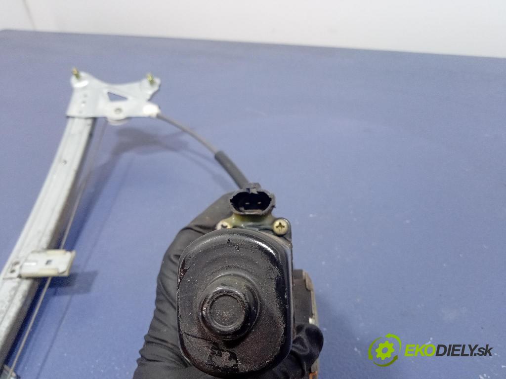 Hyundai Coupe 2003 mechanismus stahování Sklenka: před Levý: