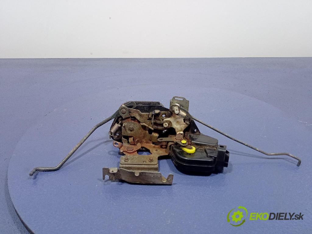 Hyundai Coupe 2003 zámek dveře před Levý: 