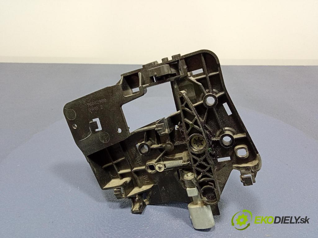 Peugeot Expert 2009 rukoväť Vnútri: 96802900