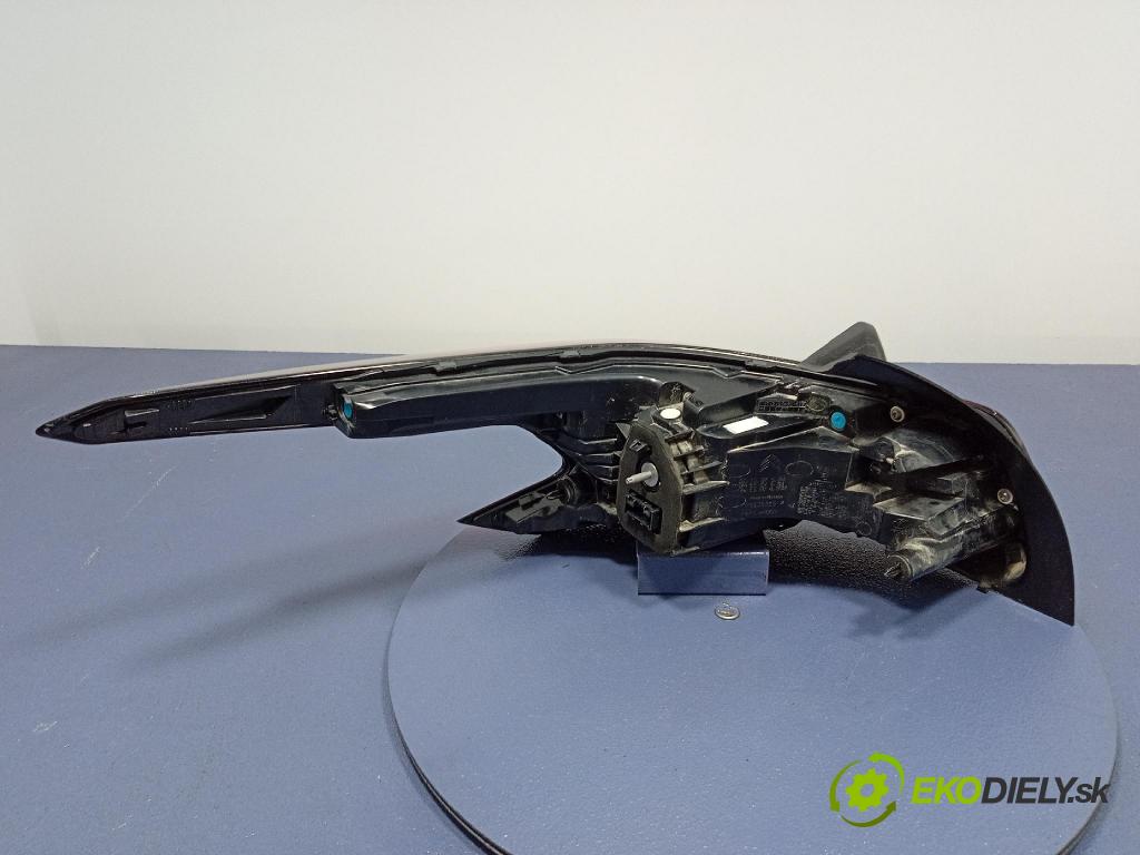 Citroen C4 0 světlo Zad: Práva: Mimo: 00230015