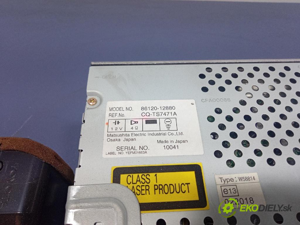 Toyota Corolla 2004 Radio I Navigácia: 86120-12880