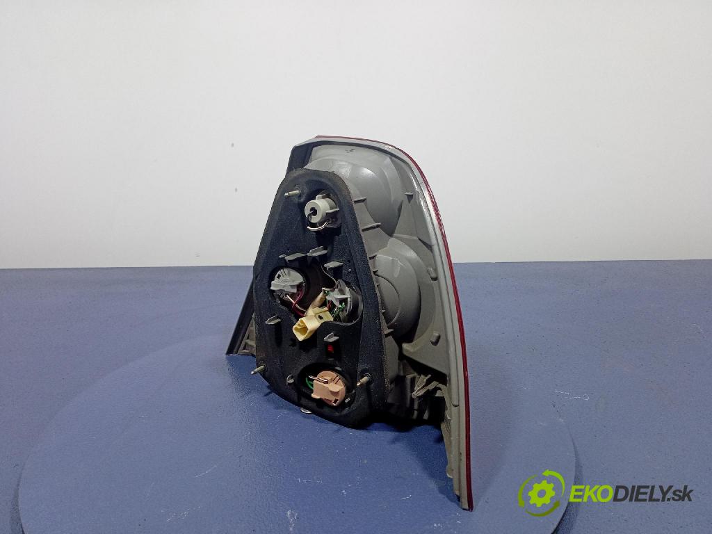 Toyota Corolla 2004 svetlo / reflektor zad ľavá Vonkajsia: FARBA 02-91