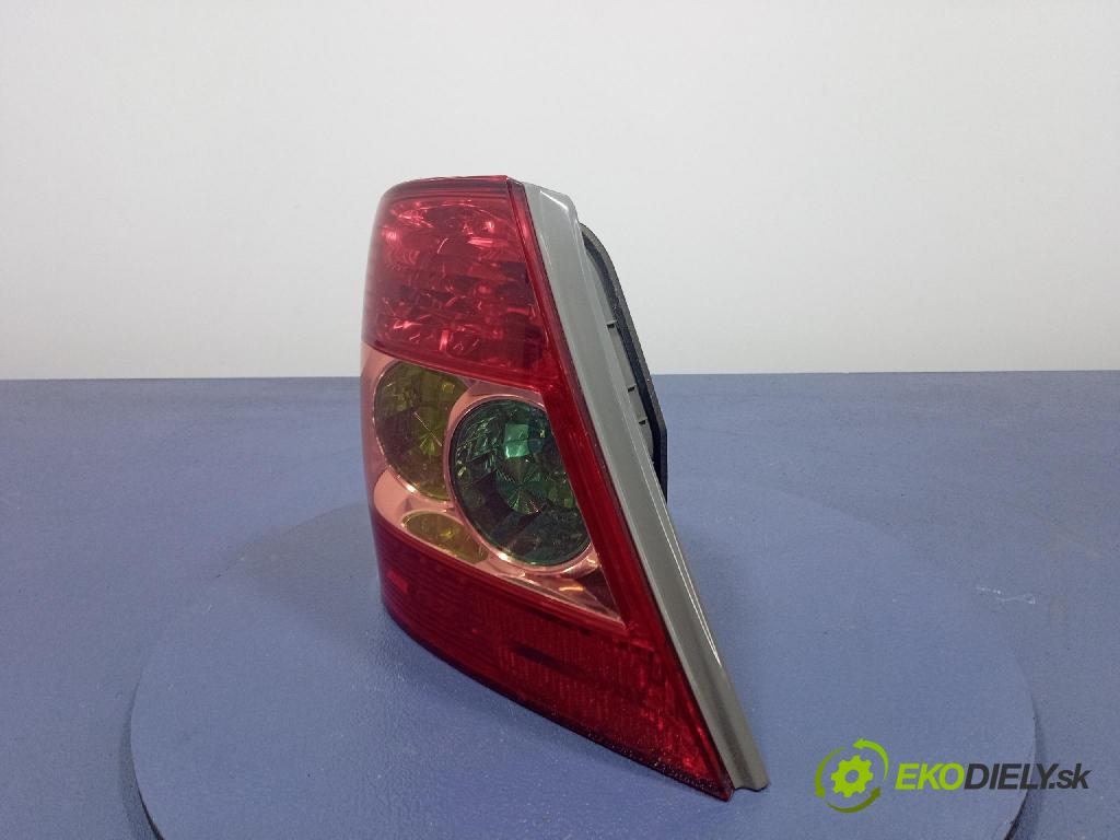 Toyota Corolla 2004 svetlo / reflektor zad ľavá Vonkajsia: FARBA 02-91