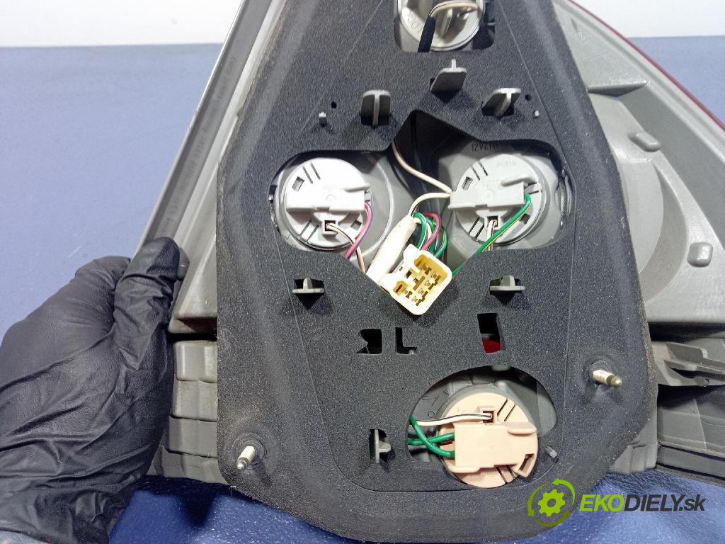 Toyota Corolla 2004 svetlo / reflektor zad ľavá Vonkajsia: FARBA 02-91