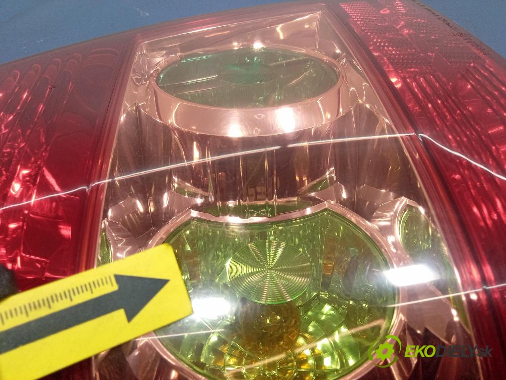 Toyota Corolla 2004 svetlo / reflektor zad ľavá Vonkajsia: FARBA 02-91