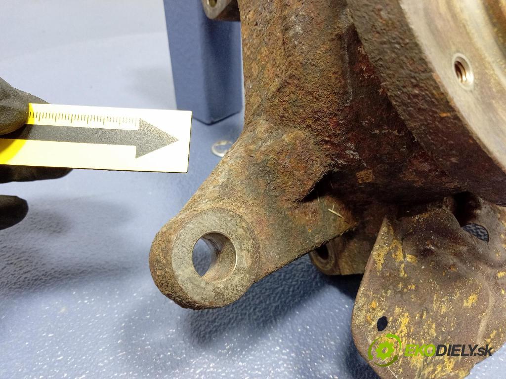 Peugeot Expert 2009 náboj levá 64832U03