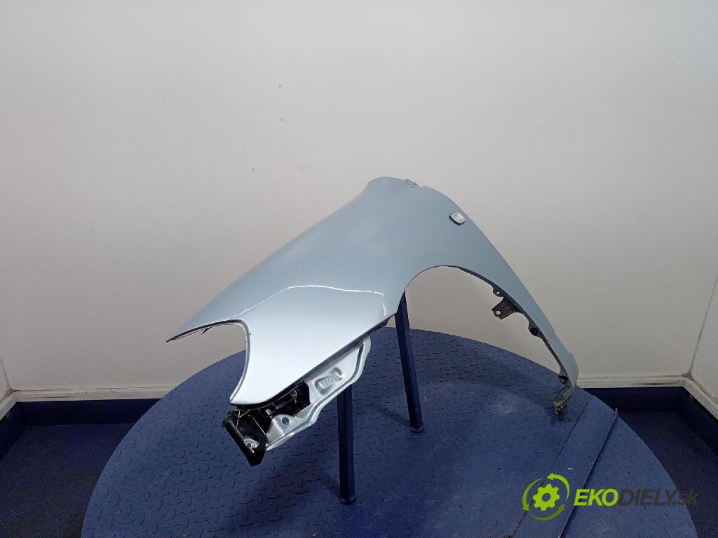 Toyota Corolla 2004 blatník Predné Vľavo: