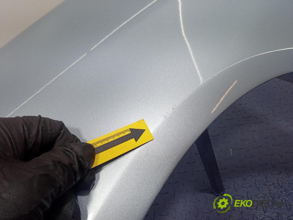 Toyota Corolla 2004 blatník Predné Vľavo: