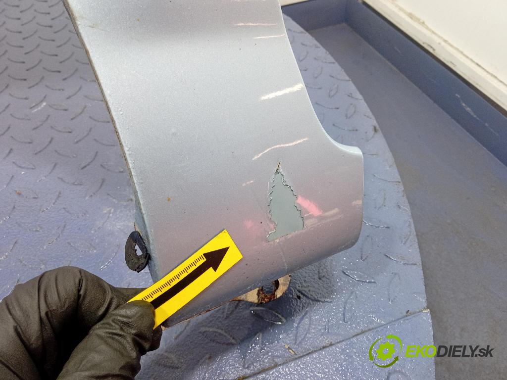 Toyota Corolla 2004 blatník Predné Vľavo: