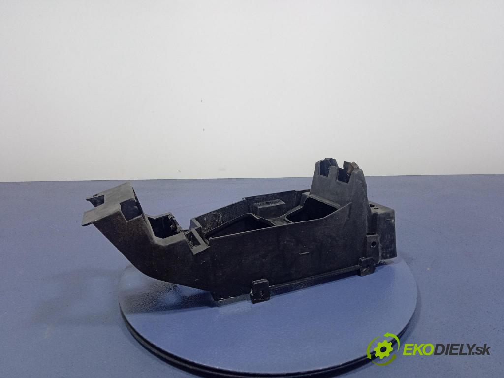 Cadillac Brougham 1993 výstuha Predné: / pas predný 16516185