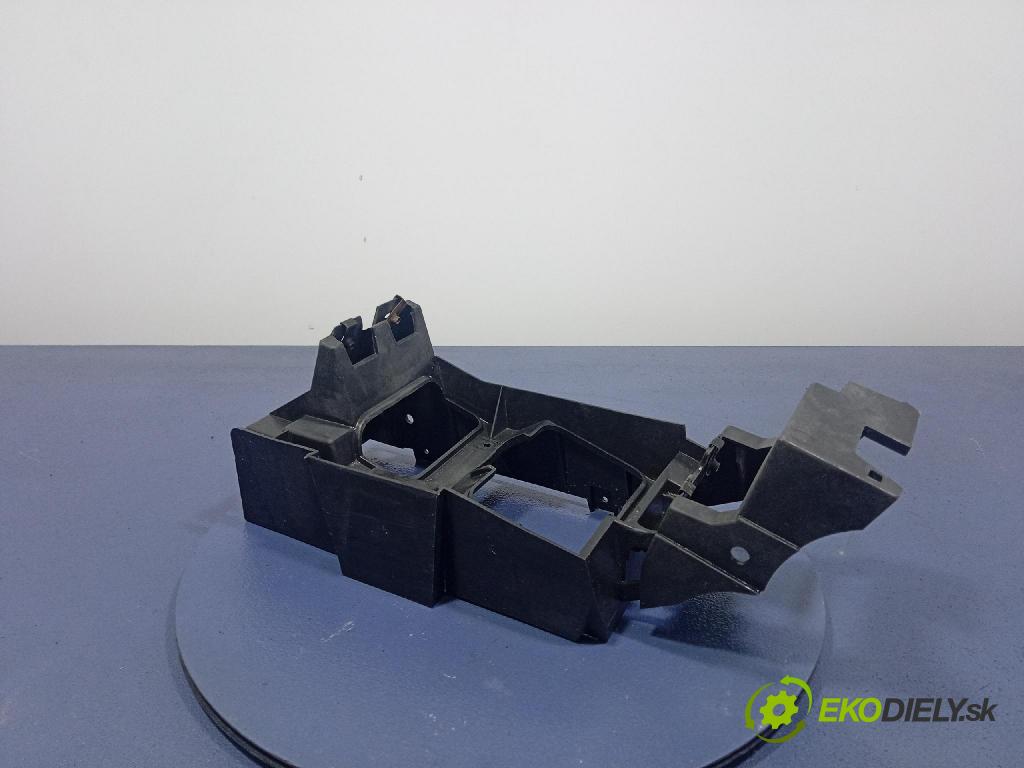 Cadillac Brougham 1993 výstuha Predné: / pas predný 16516185