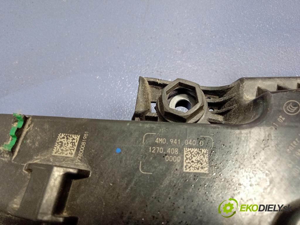 Audi Q7 0 Reflektor: v pravo: 4M0941040D