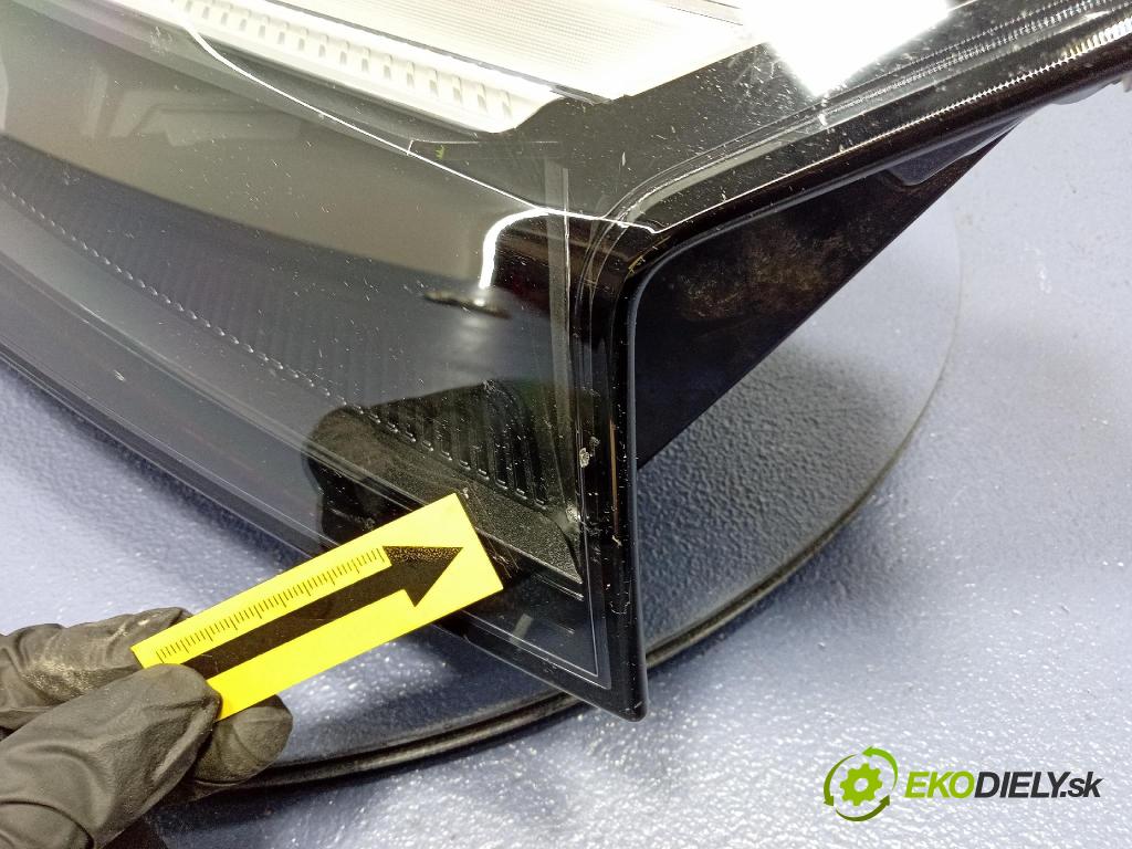 Audi Q7 0 Reflektor: v pravo: 4M0941040D