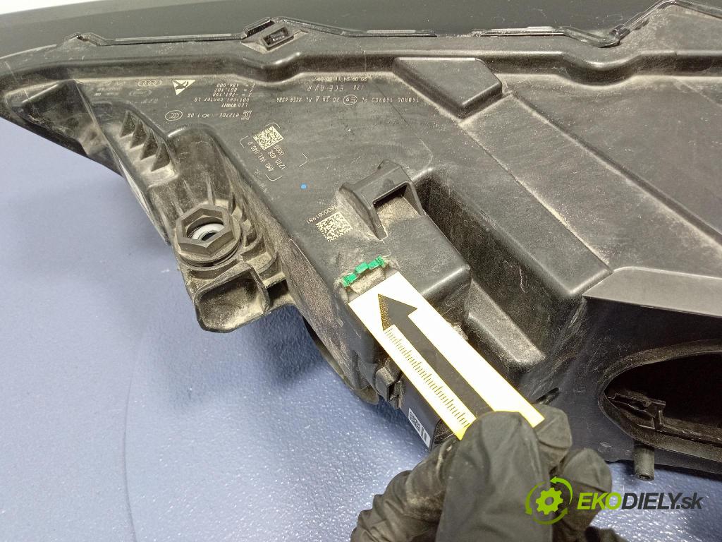 Audi Q7 0 Reflektor: v pravo: 4M0941040D