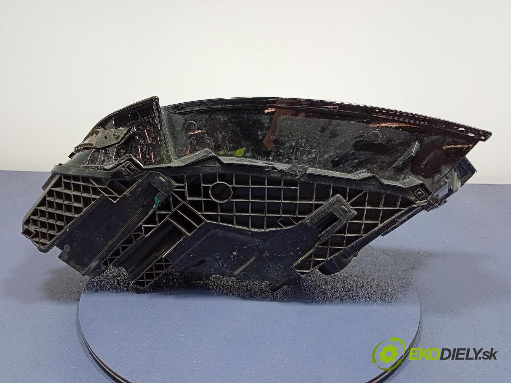 Audi Q7 0 Reflektor: v pravo: 4M0941040D