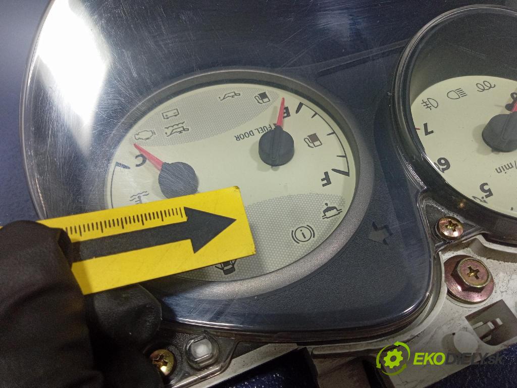 Toyota Rav4 2003 Přístrojová deska 83800-4A091