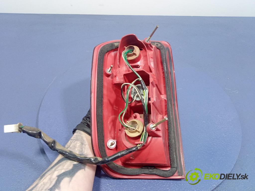 Toyota Rav4 2003 světlo Zad: Práva: Mimo: ICHIKOH 42-26